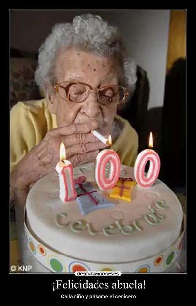 abuelafumando.webp