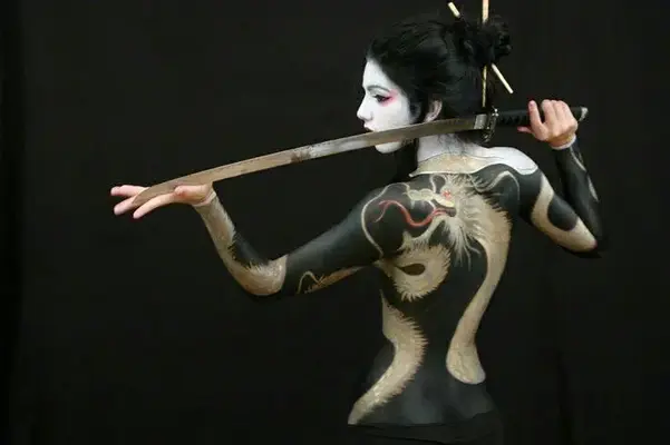 mujer samurai.webp