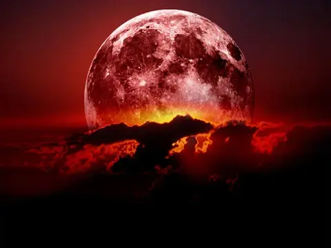 luna-roja-apocaliptica.webp