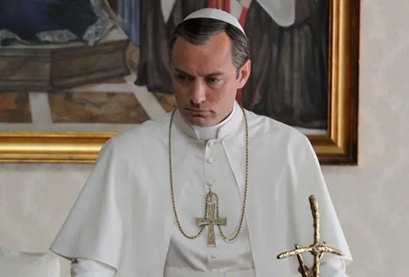 jude-law-the-young-pope.webp