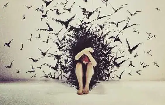 mujer-envuelta-en-pajaros.webp mujer-envuelta-en-pajaros.webp