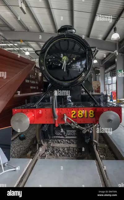 great-western-railway-n-2818-locomotora-de-vapor-pesados-engine-built-1905-en-exhibicion-en-e...webp
