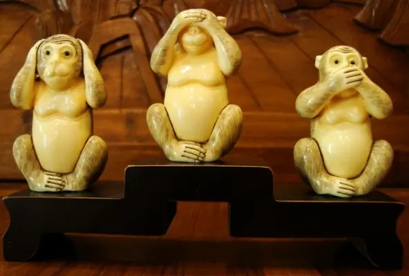 monos-chinos-marfil.webp