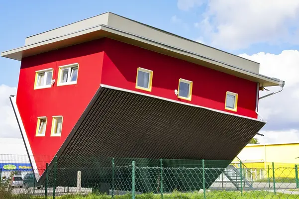 the-house-on-the-roof-2476243_1280.webp