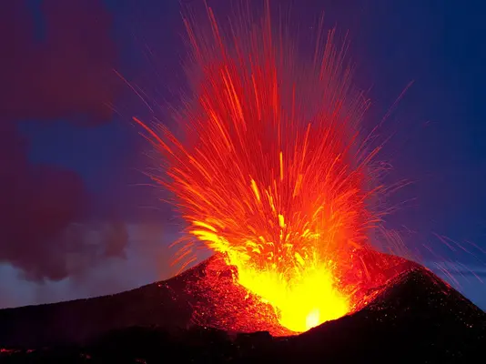 islandia-en-estado-de-alerta-por-la-posible-erupcion-de-un-volcan.webp