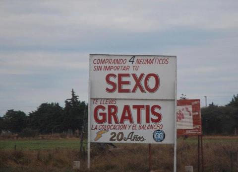 25-carteles-ridiculos-11.jpg